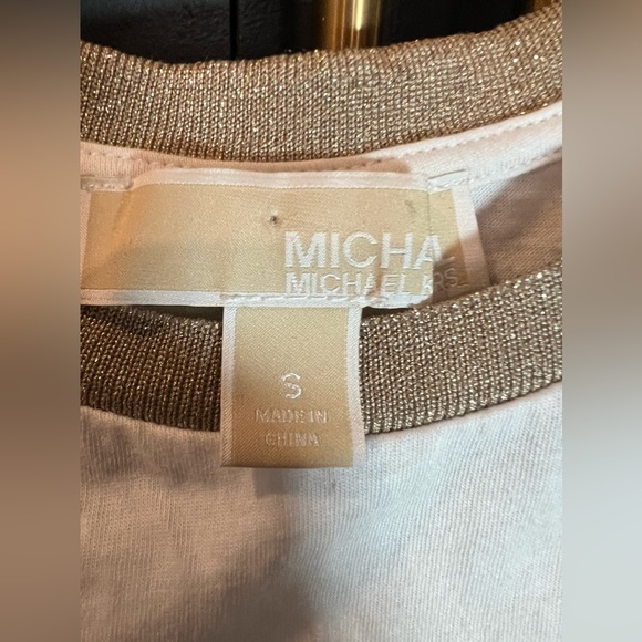 Michael Kors Cold Shoulder Top white & Gold Short Sleeve Tee Size Small - Picture 2 of 5